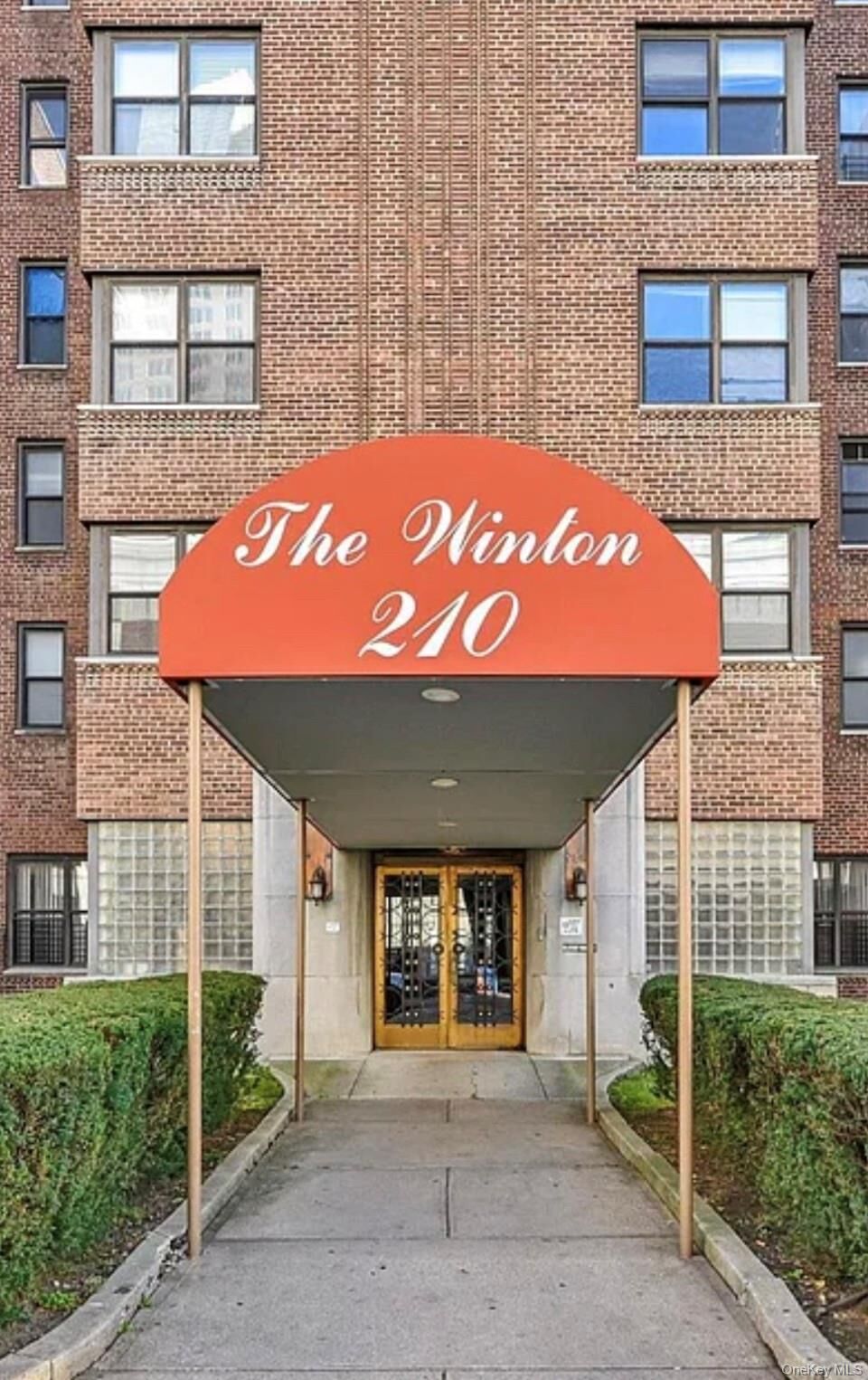 Property Photo: 210 Martine Avenue 4M NY 10601