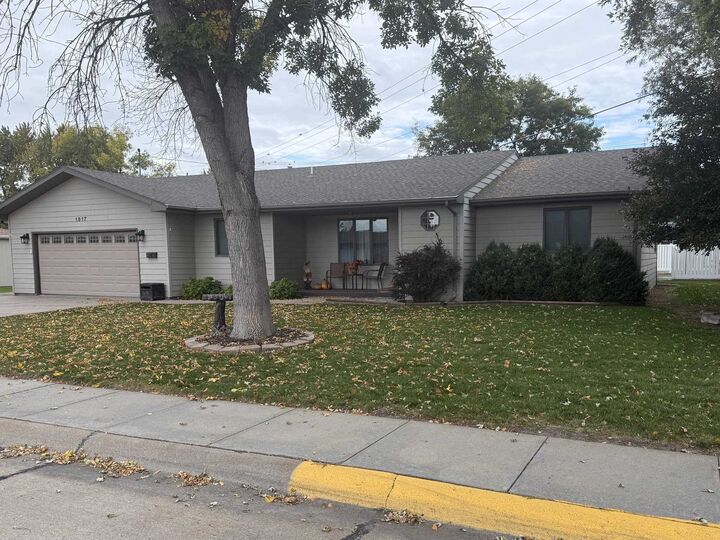 Property Photo:  1817 W D  NE 69101 