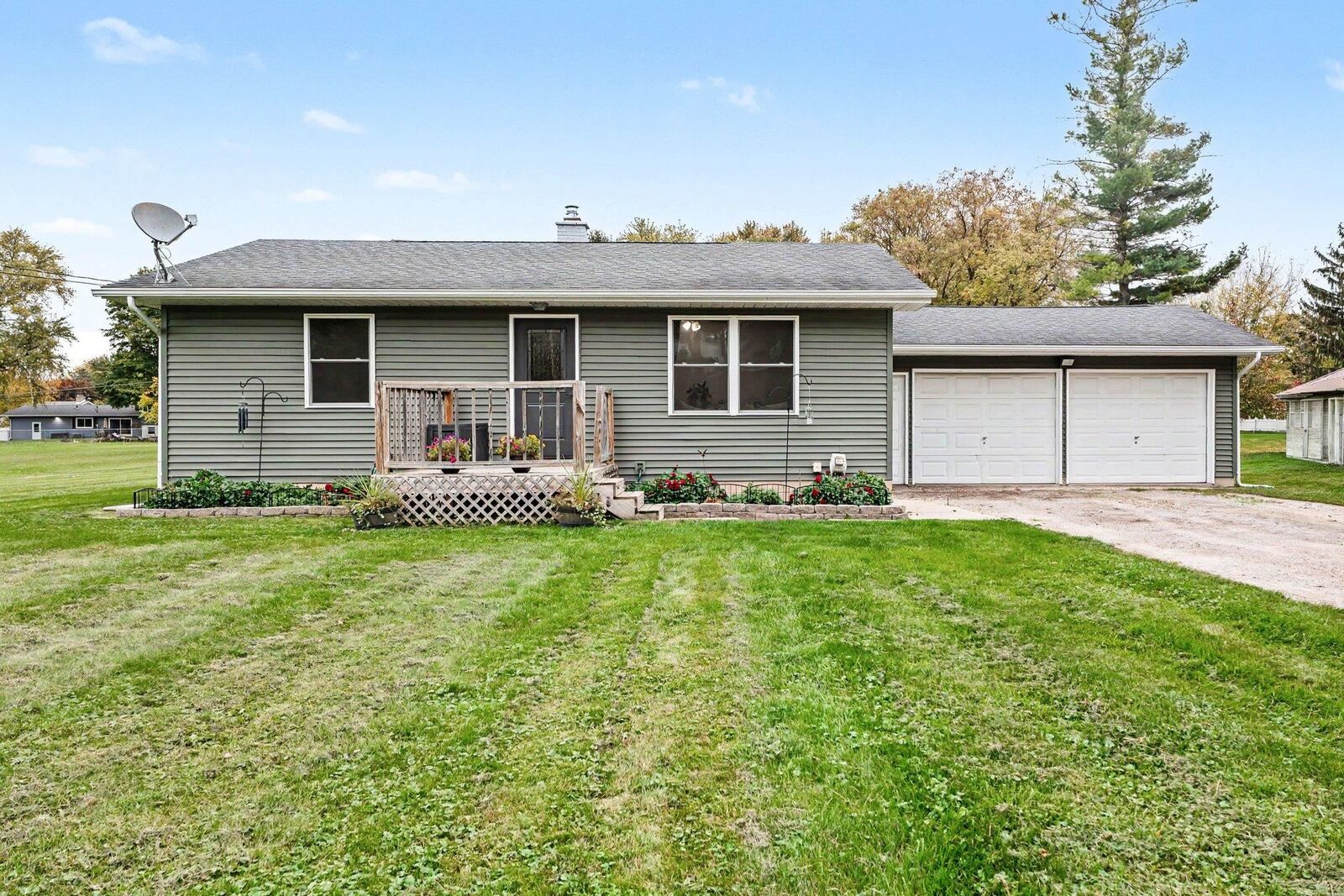 Property Photo:  1201 S Poseyville  MI 48640 