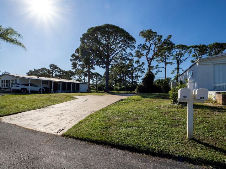 Property Photo: 181 S Fiji Circle FL 34223