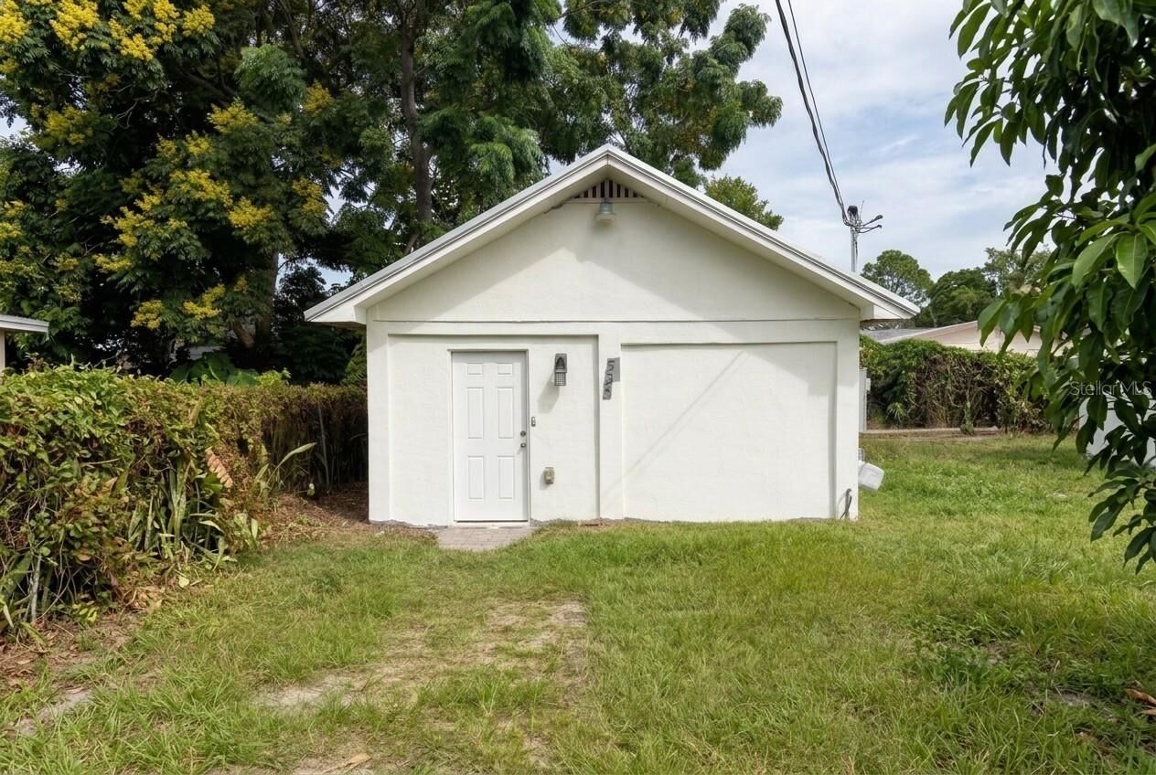Property Photo:  337 Avenue E SE B  FL 33880 
