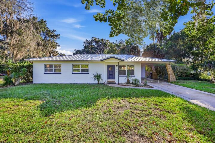 Property Photo:  105 SE 70th Street  FL 32641 