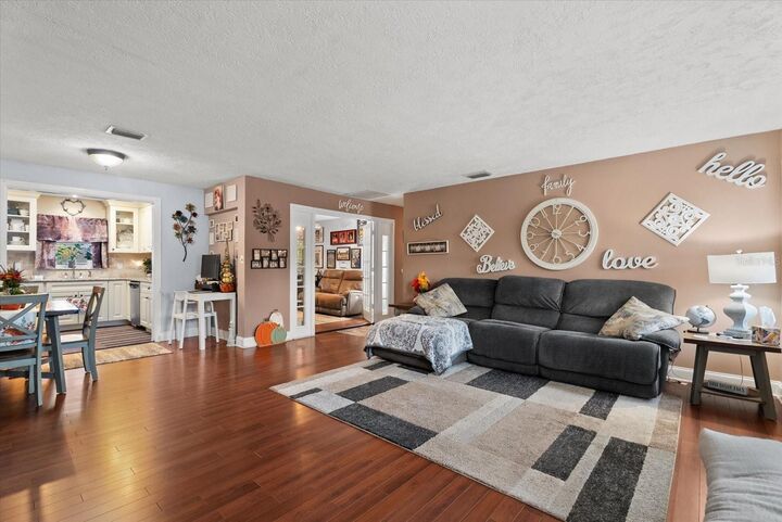 Property Photo: 2212 Clark Avenue FL 34207