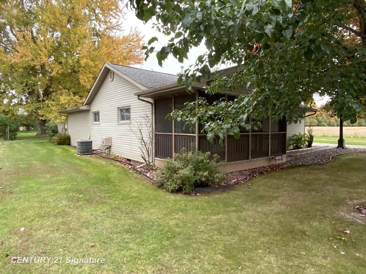 Property Photo: 5155 Youngstown Place MI 48601