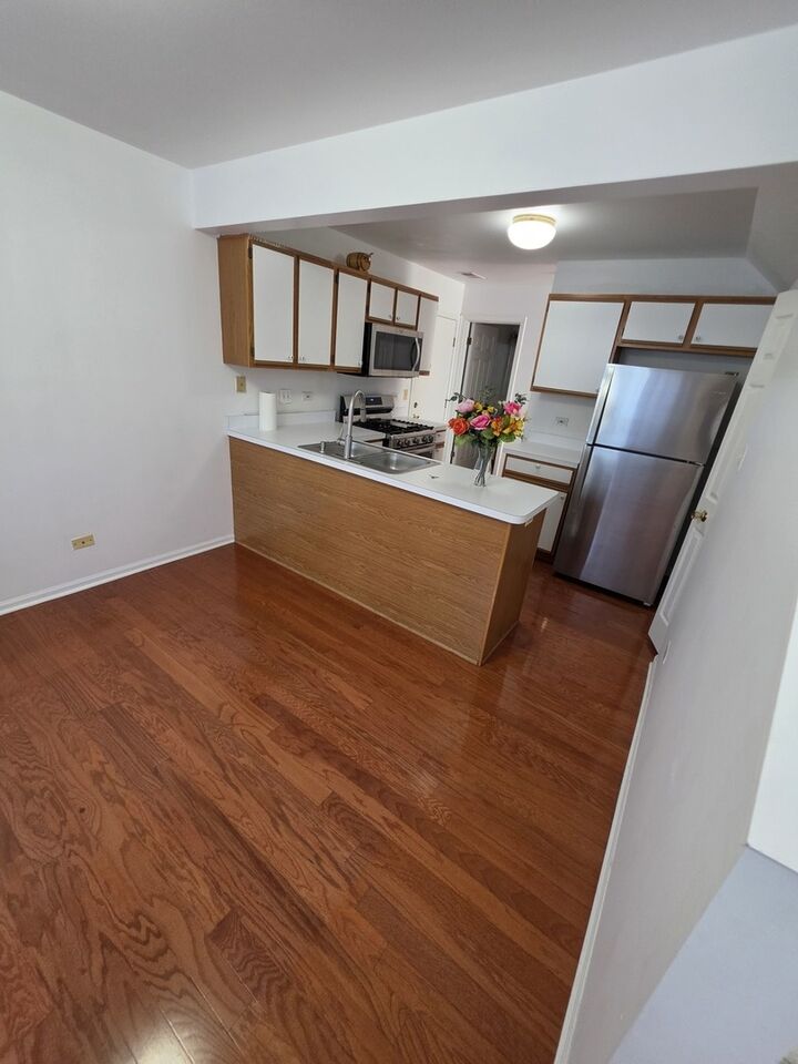 Property Photo: 1327 Sugar Court 1327 IL 60563