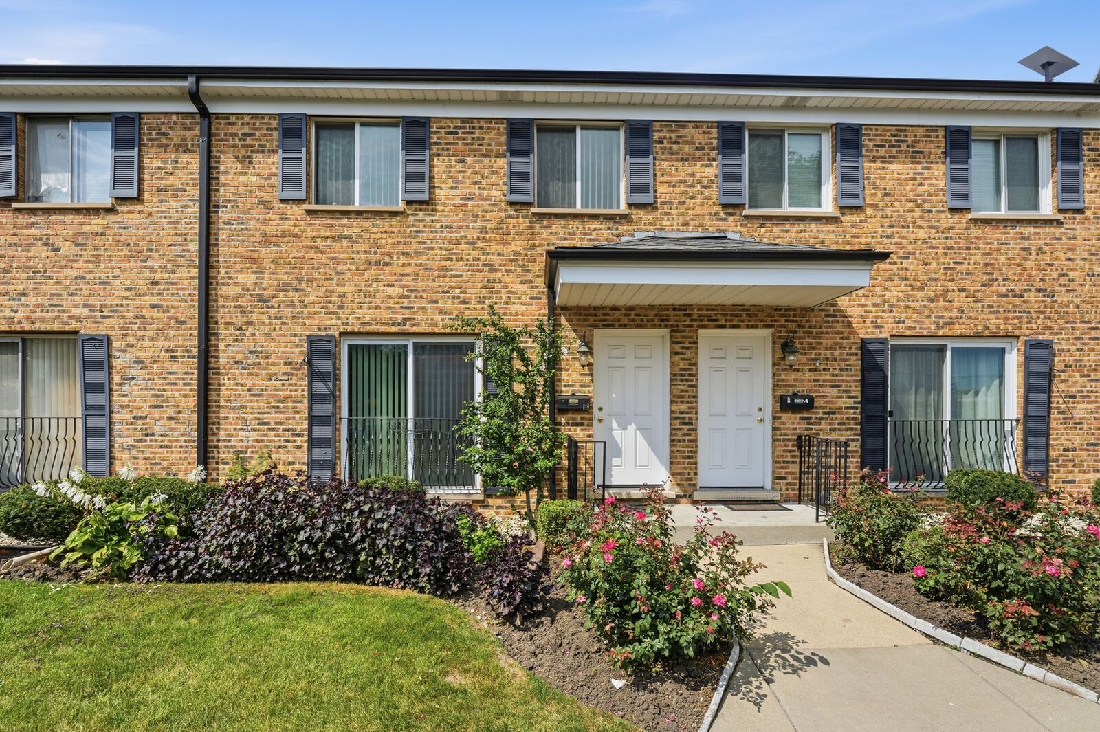Property Photo:  9301 W Ballard Street B  IL 60016 