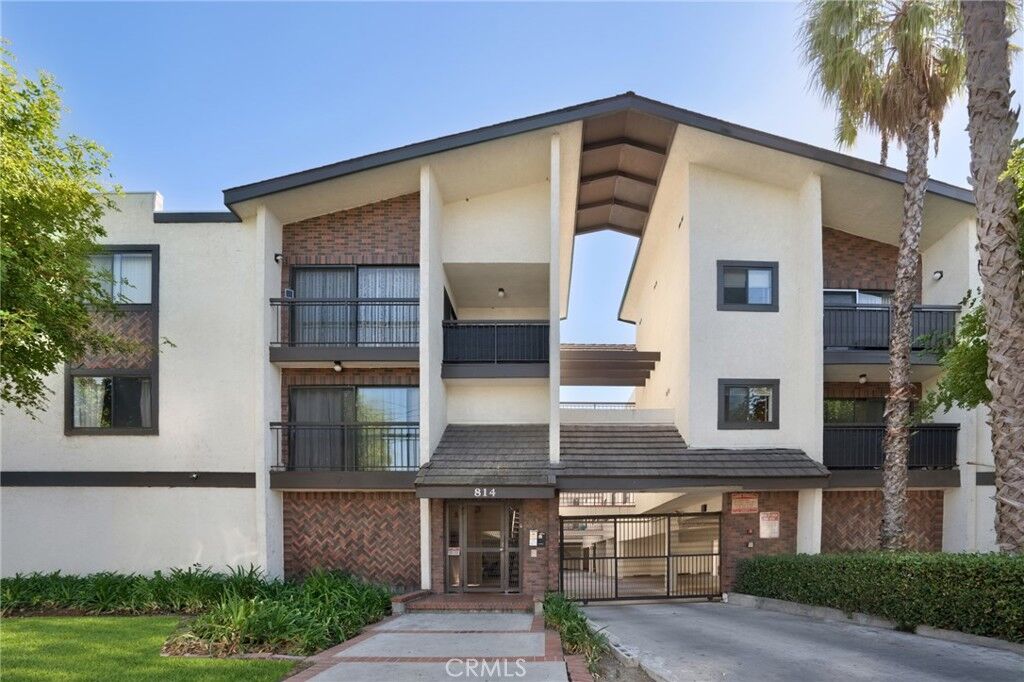 Property Photo:  814 E Windsor Road 208  CA 91205 