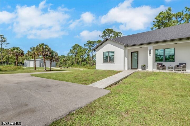 Property Photo: 3039 12th Avenue NE FL 34120