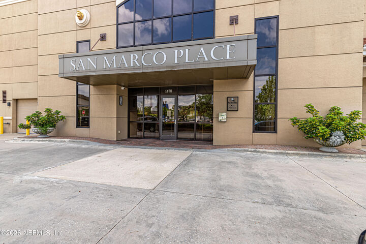 Property Photo: 1478 Riverplace Boulevard 1503 FL 32207