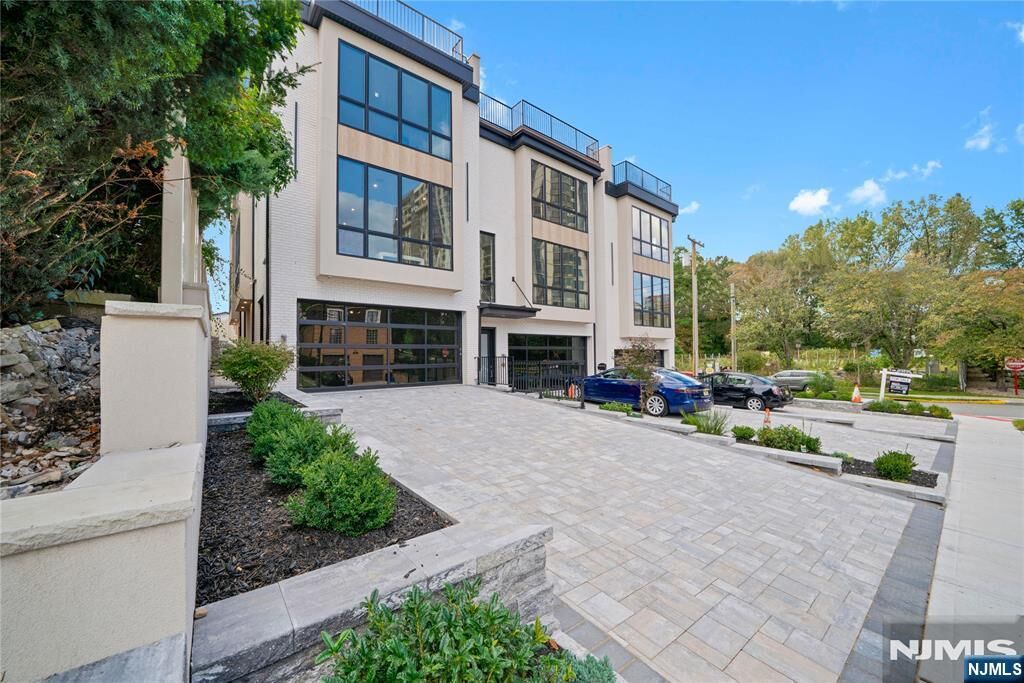 Property Photo:  470 Palisades Boulevard  NJ 07024 