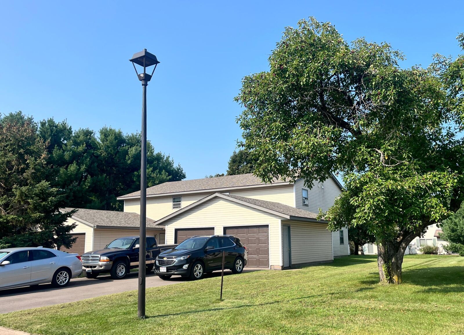 Property Photo:  1613 Redwood Drive  WI 54016 