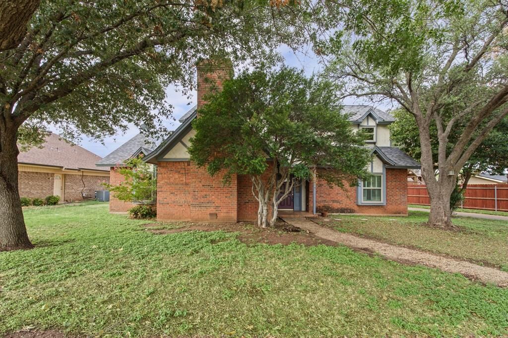 Property Photo: 3302 Ivanhoe Lane TX 79605