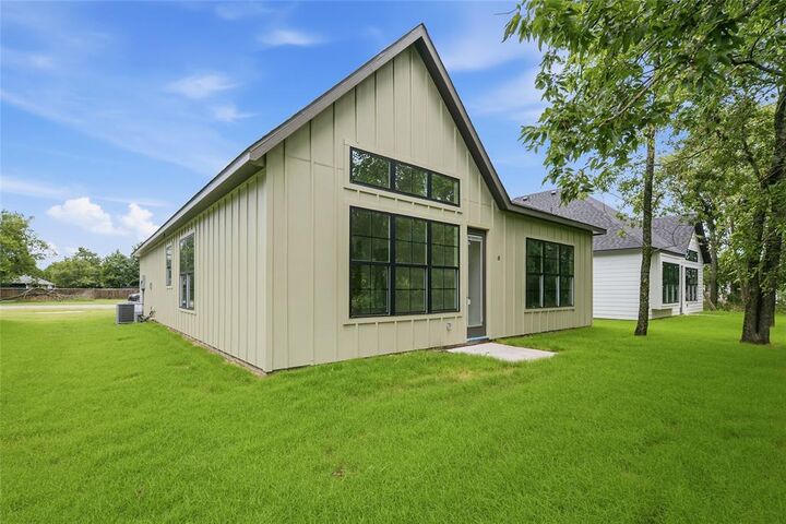 Property Photo:  305 E Locust Street  TX 75452 