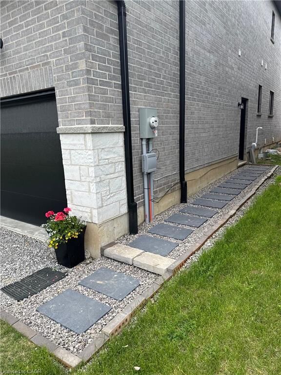 Property Photo:  348 Springbrook Avenue Bsmt  ON L9K 0K3 