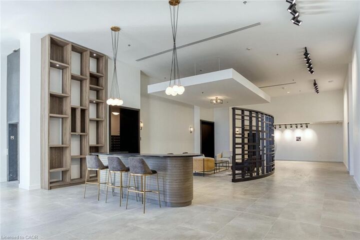 Property Photo:  15 Glebe Street 1009  ON N1S 2L8 