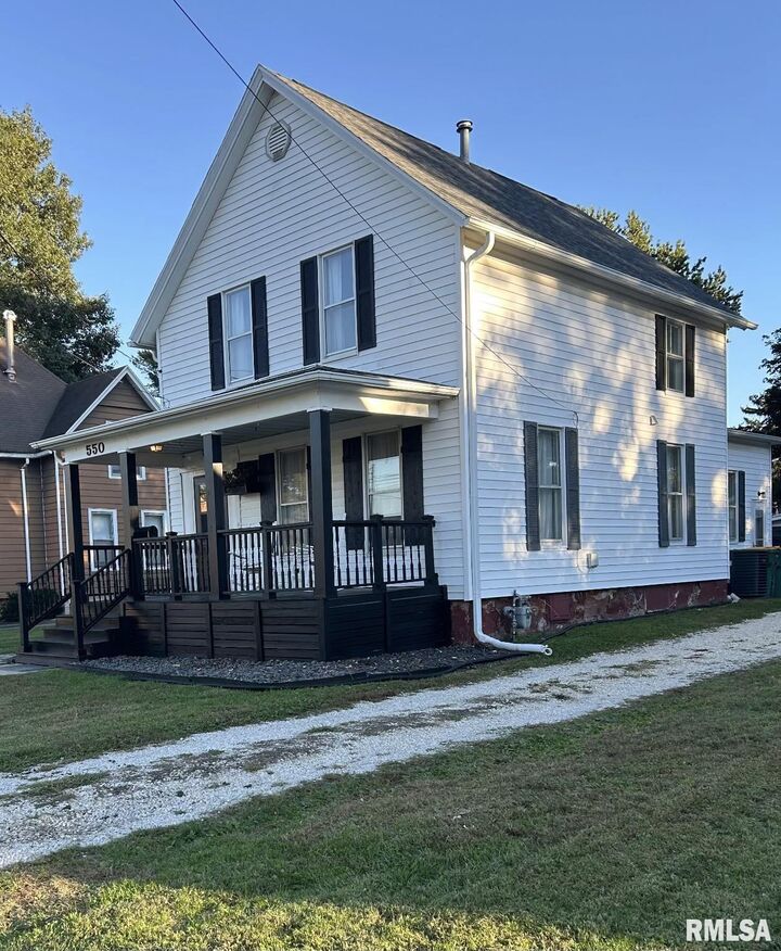 Property Photo: 550 E North Street IL 61401
