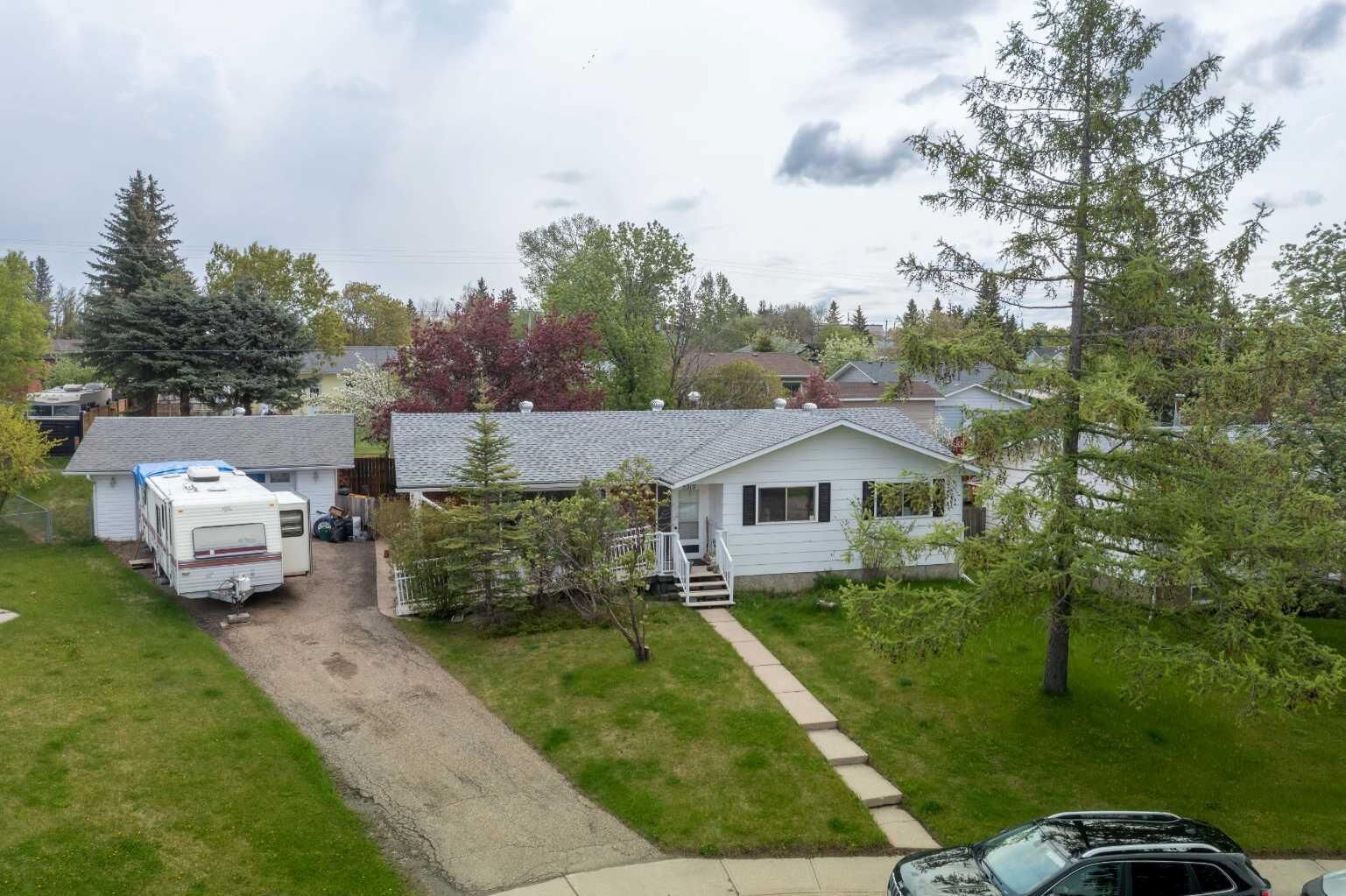 Property Photo:  5319 55 Street  AB T4T 1H3 