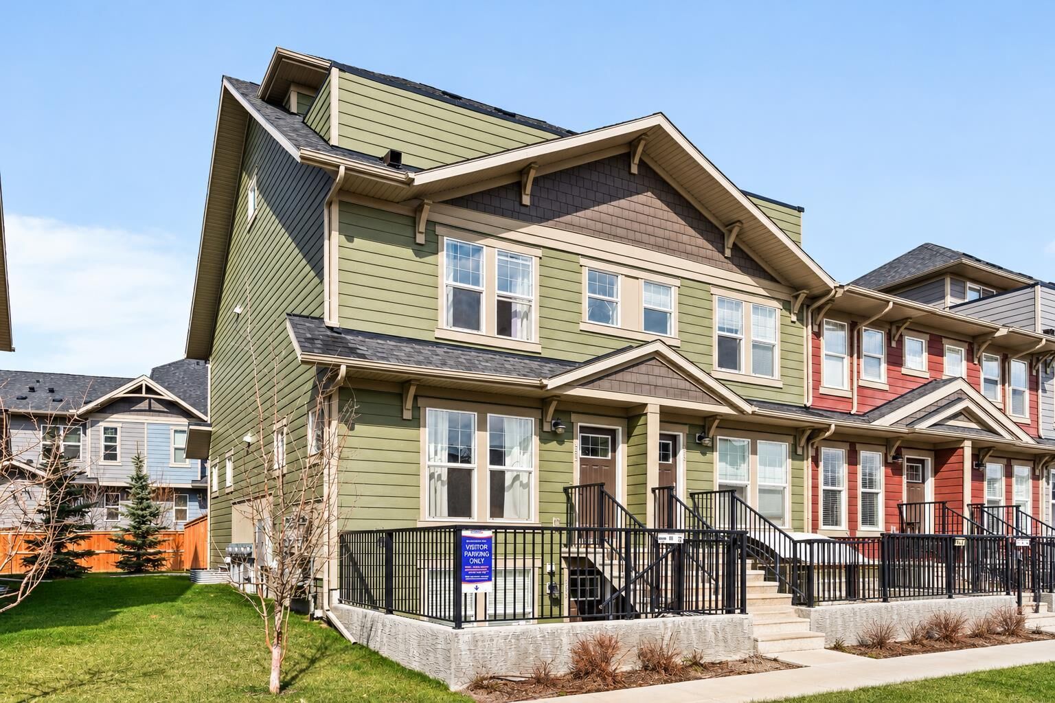 Property Photo:  463 Cranbrook Square SE  AB T3M 3E3 
