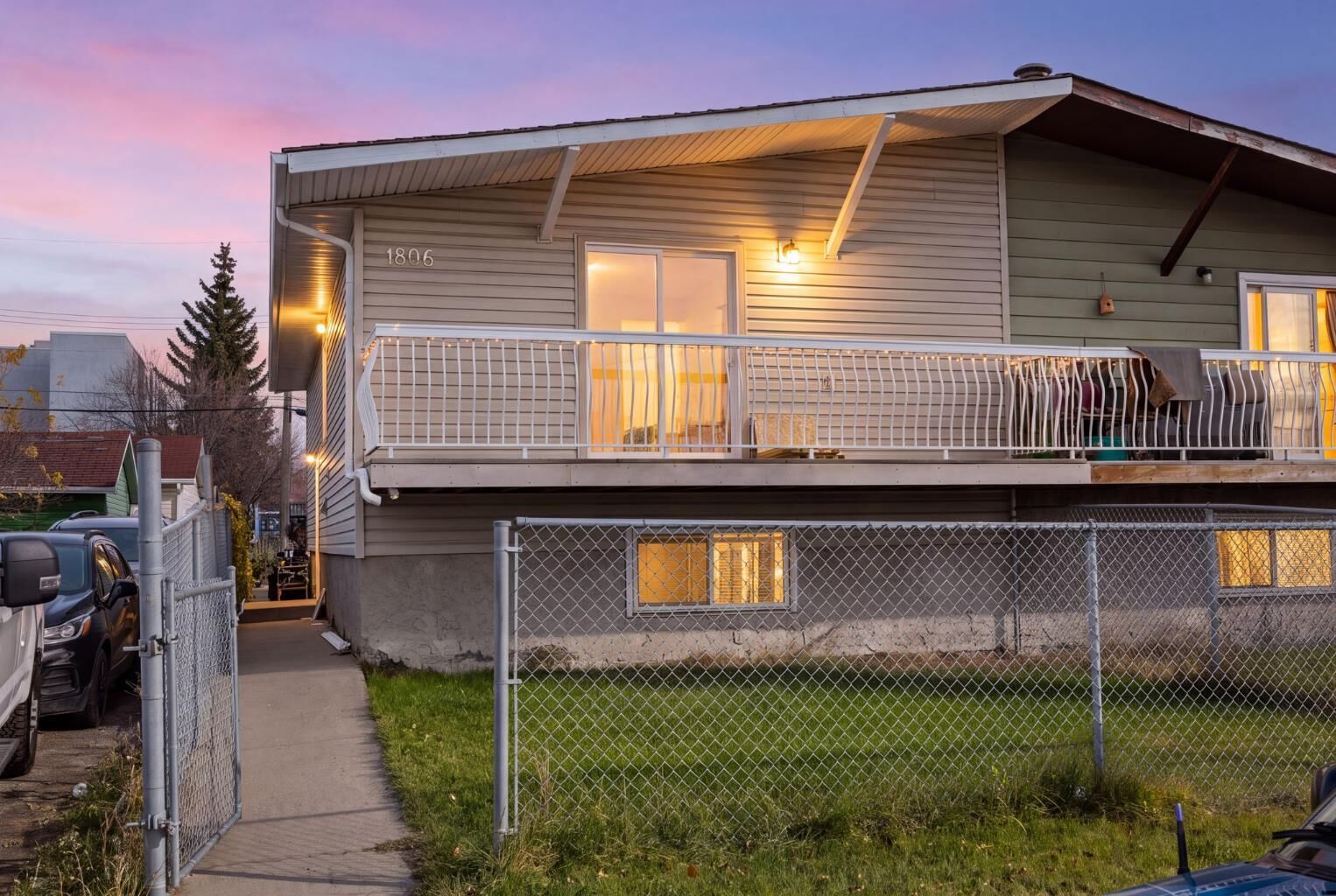 Property Photo:  1806 34 Street SE  AB T2B 0W4 
