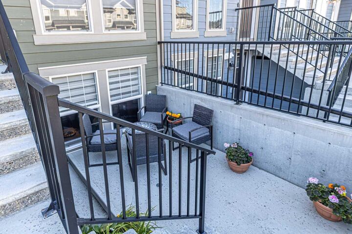 Property Photo:  168 Cranbrook Square SE  AB T3M 3E3 