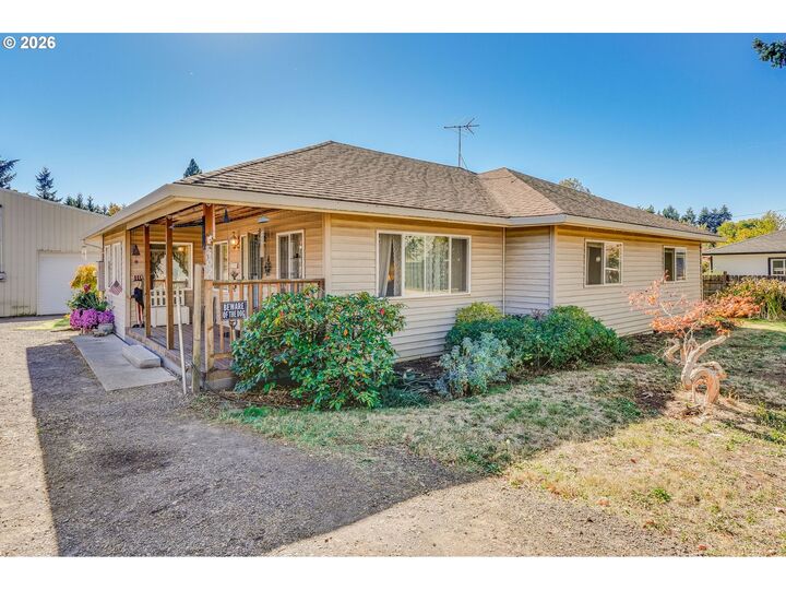Property Photo: 402 Warner Parrott Rd OR 97045