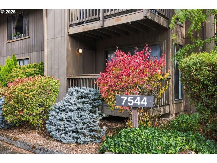 Property Photo:  7544 SW Barnes Rd C  OR 97225 