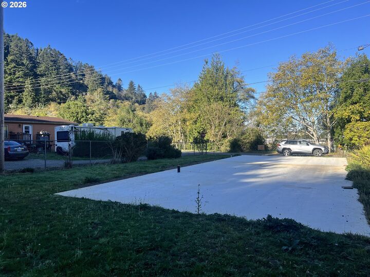 Property Photo: 29515 Myrtle Ln OR 97444