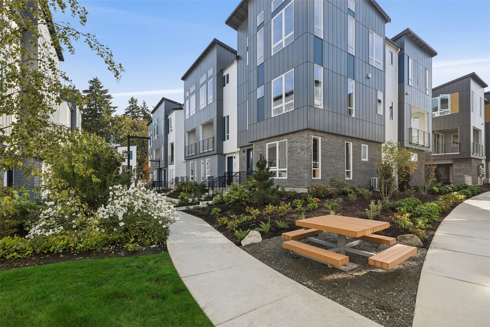 Property Photo:  12255  138th Place NE 1703  WA 98052 