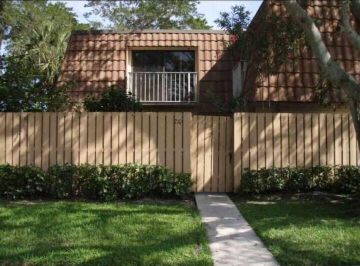 Property Photo: 710 Mill Valley Place FL 33409