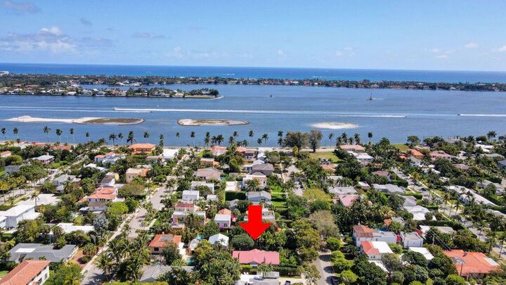 Property Photo:  235 Dyer Road Treehouse  FL 33405 
