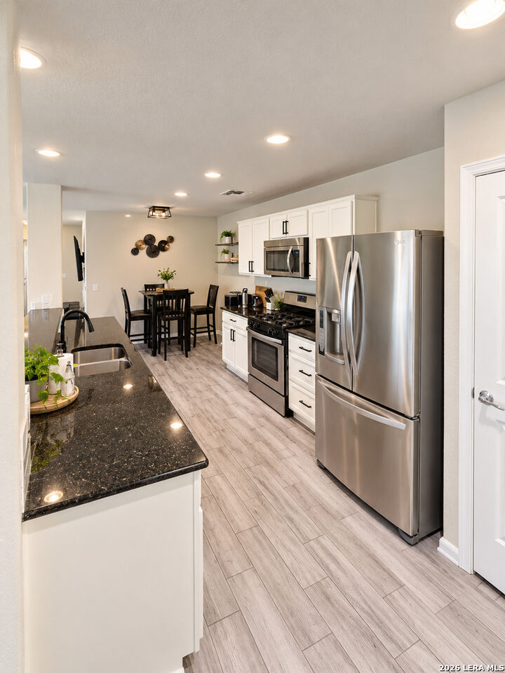 Property Photo: 10930 Shoo Fly Trl TX 78245