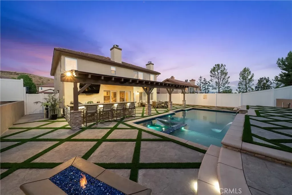 Property Photo:  32491 The Old Road  CA 91384 