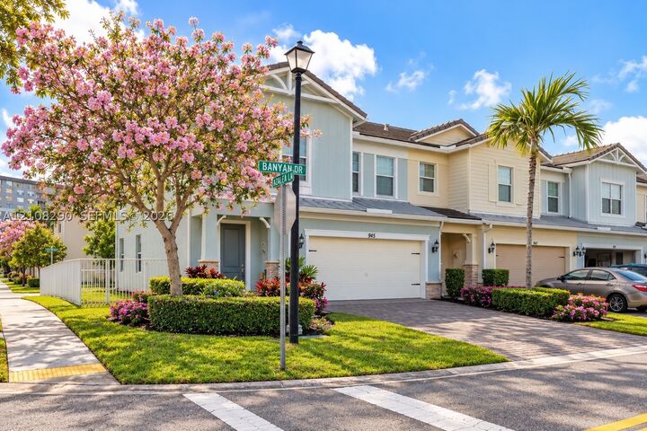 Property Photo:  945 Banyan Drive  FL 33021 