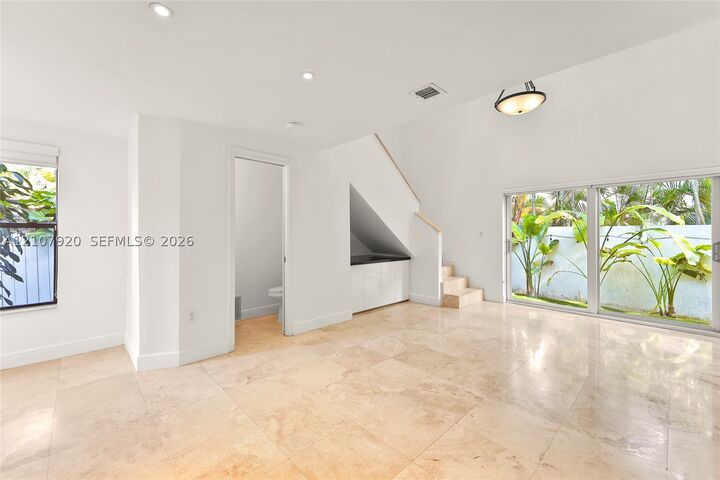 Property Photo: 3062 Shipping Ave 3062 FL 33133