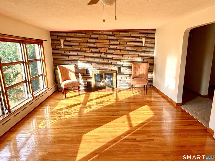 Property Photo:  7 June Avenue South  CT 06277 