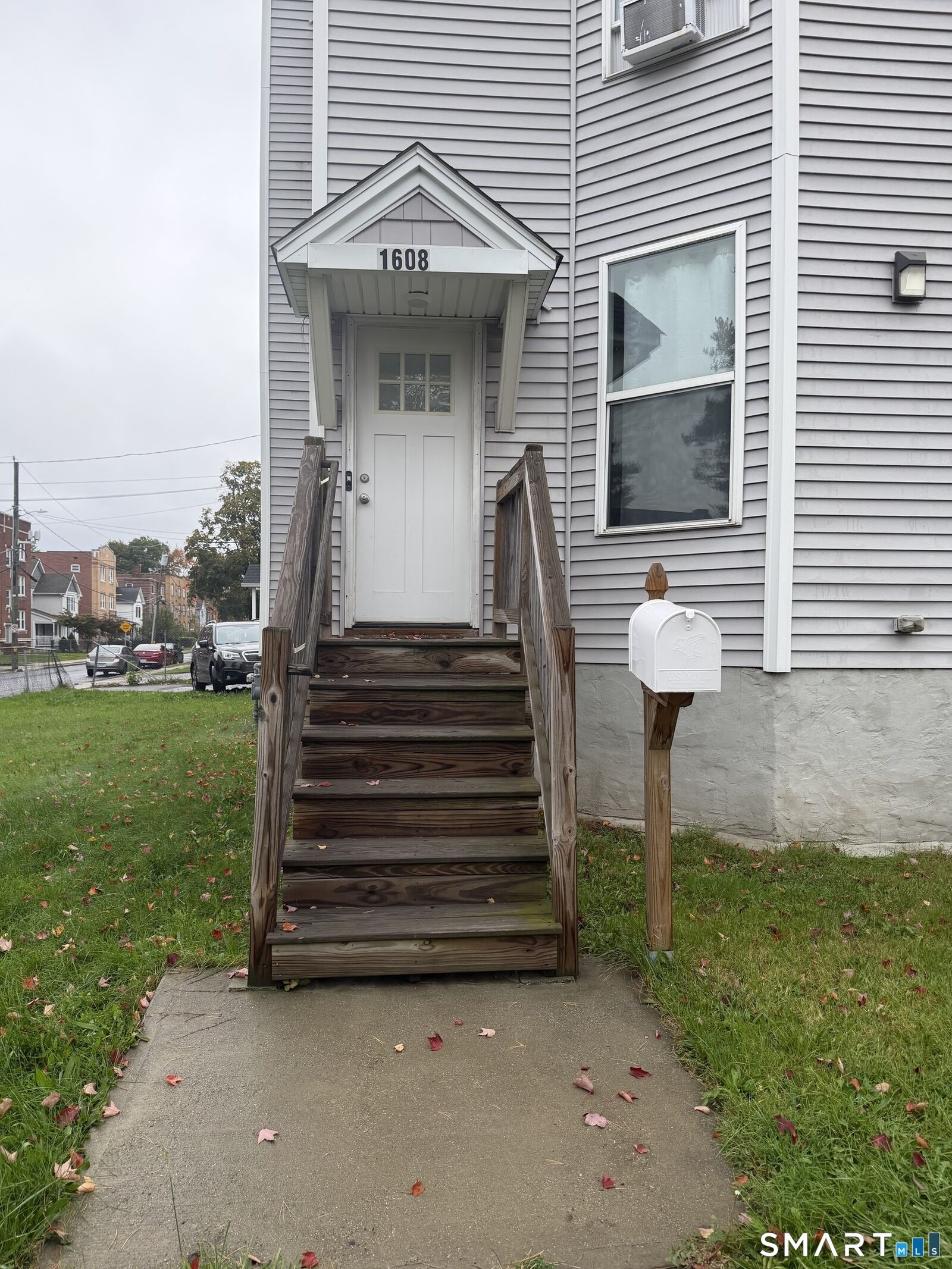 Property Photo:  1608 Broad Street 1  CT 06106 