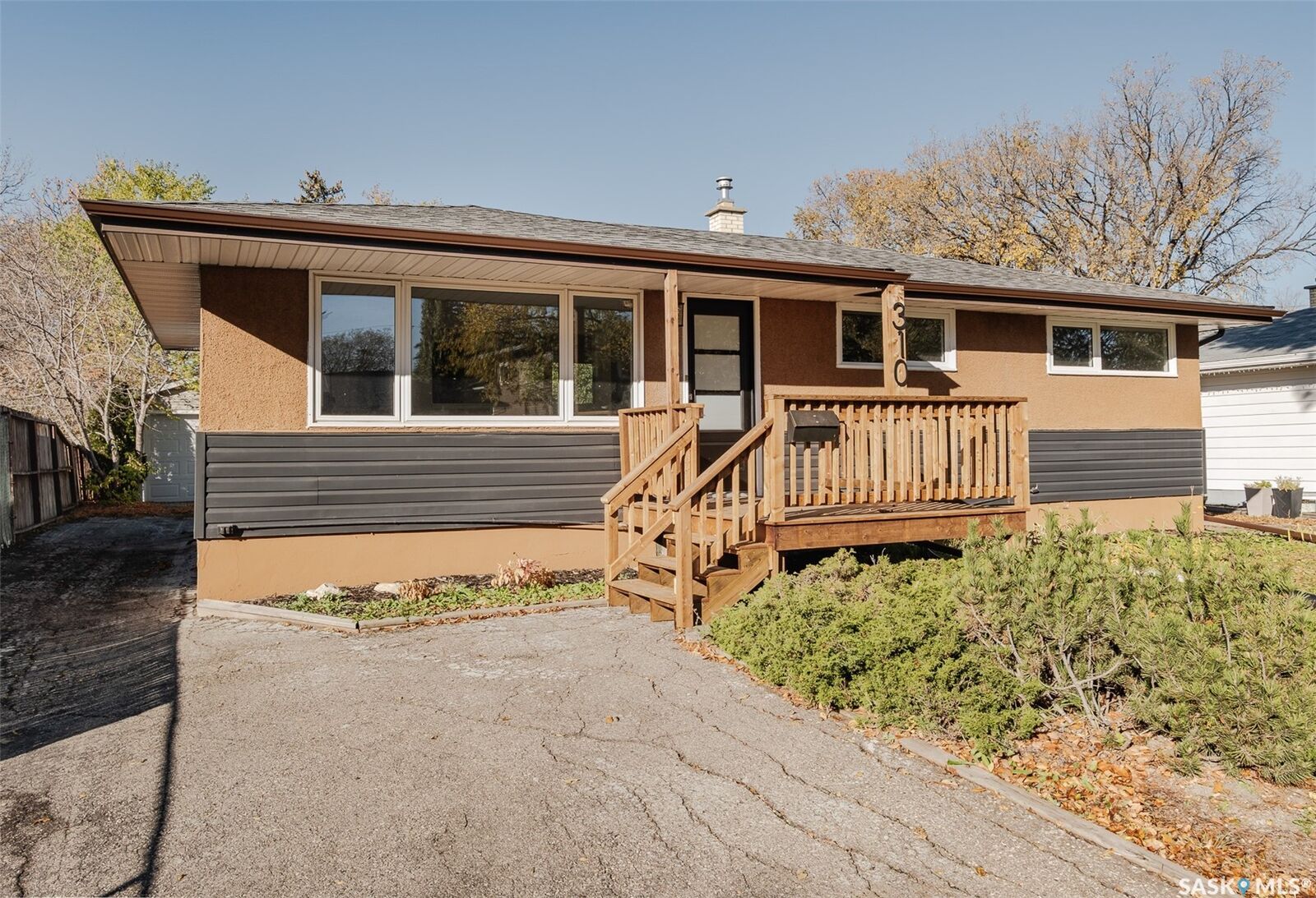 Property Photo:  310 Garnet Street  SK S4T 2X5 