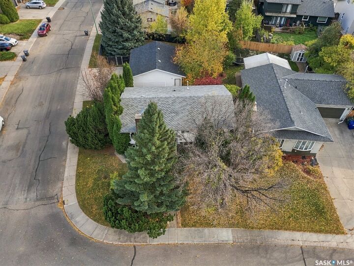 Property Photo:  647 Redberry Road  SK S7K 4S4 