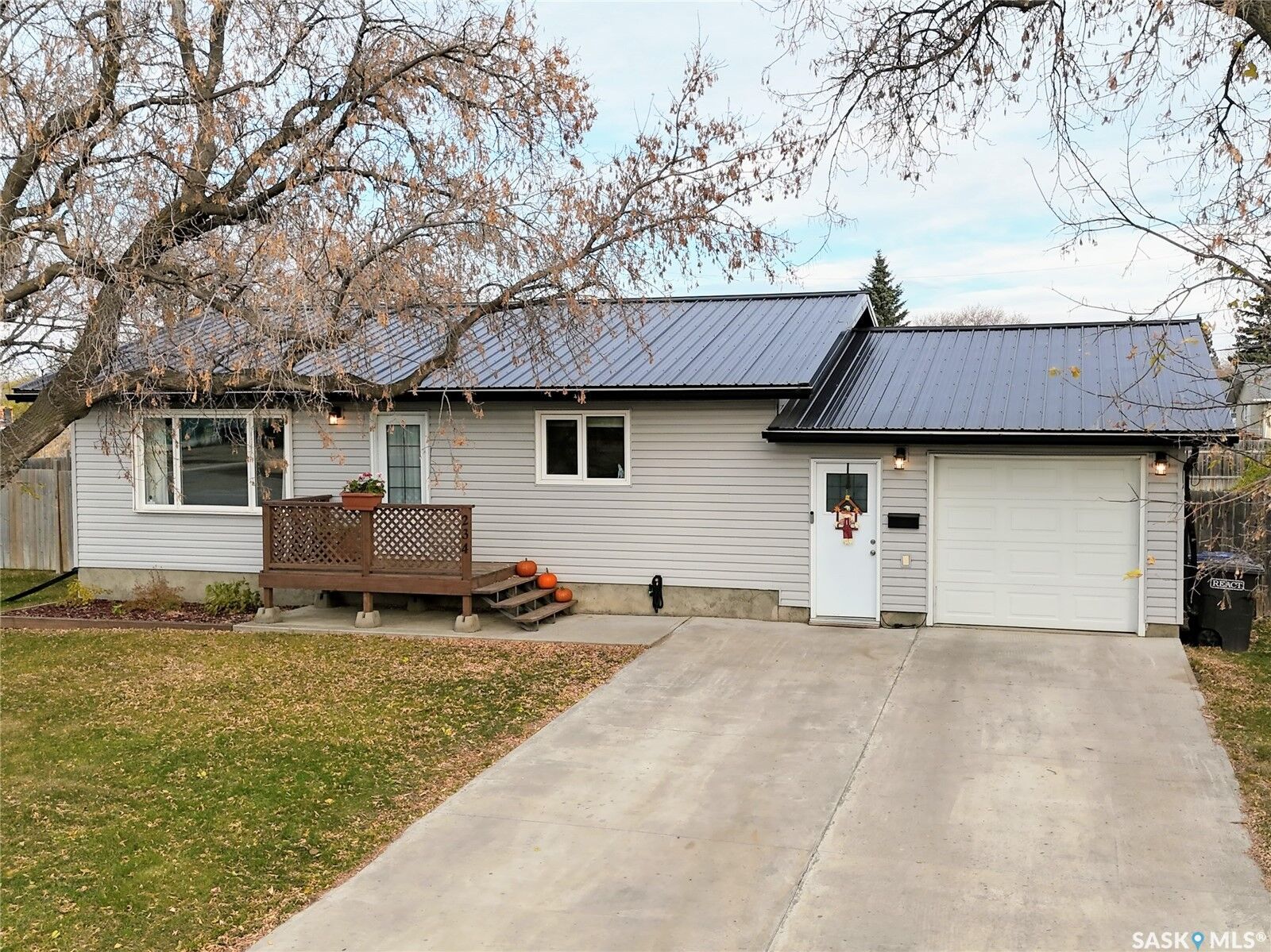 Property Photo:  234 12th Street  SK S0K 2A0 