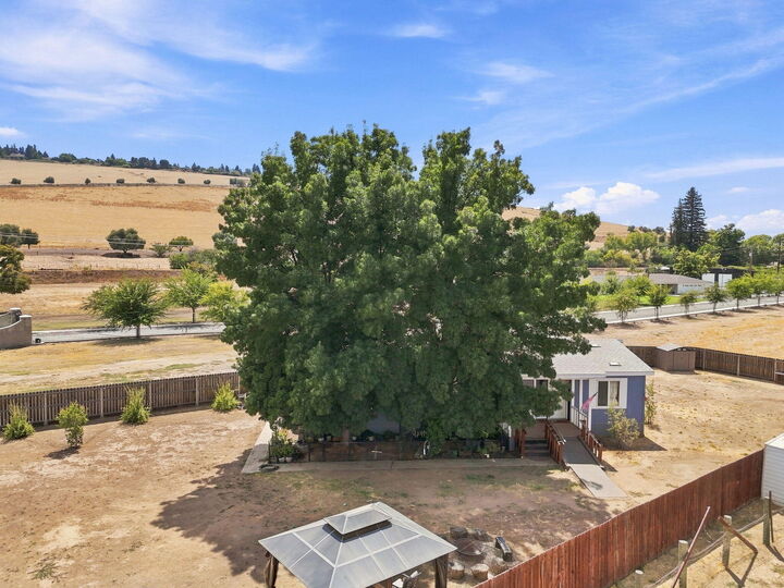 Property Photo:  29525 Road 217  CA 93221 