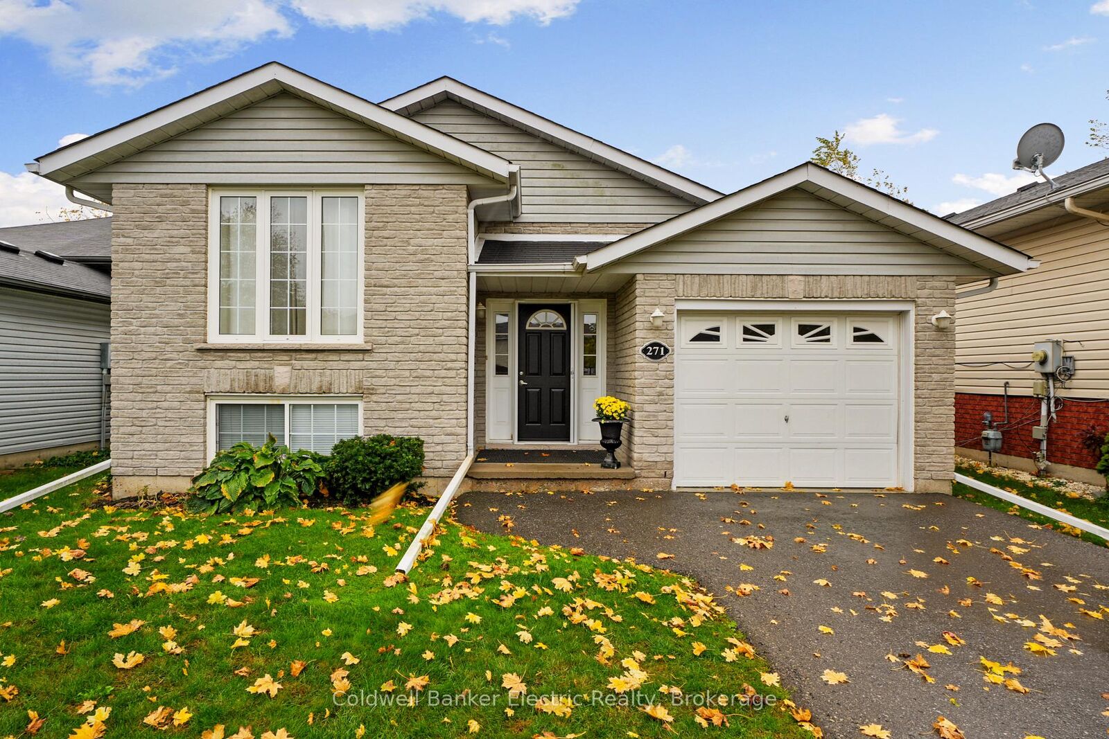 Property Photo:  271 Dainton Drive  ON K9H 7N6 