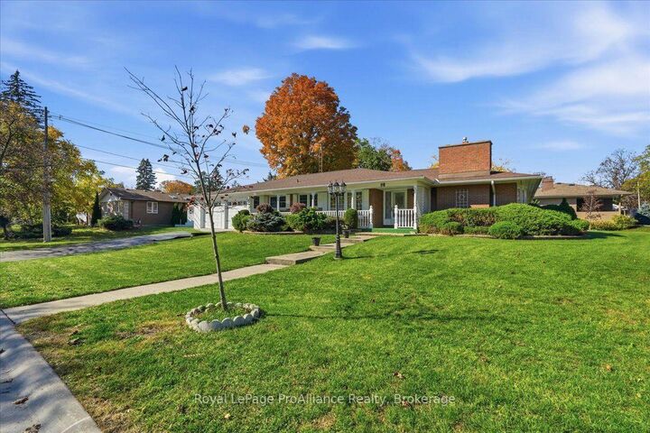 Property Photo:  9 Parkview Heights  ON K8V 5L9 