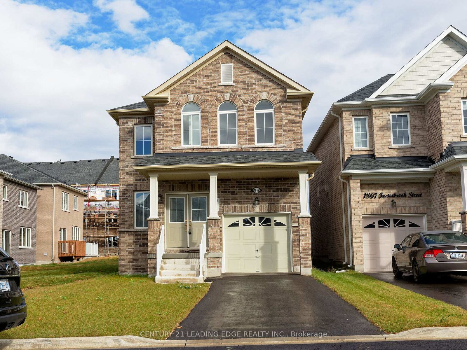 Property Photo:  1869 Fosterbrook Street N  ON L1K 3G5 