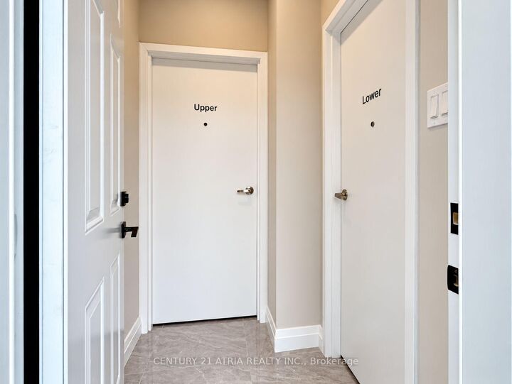 Property Photo:  92 Lappin Avenue Upper  ON M6H 1Y4 
