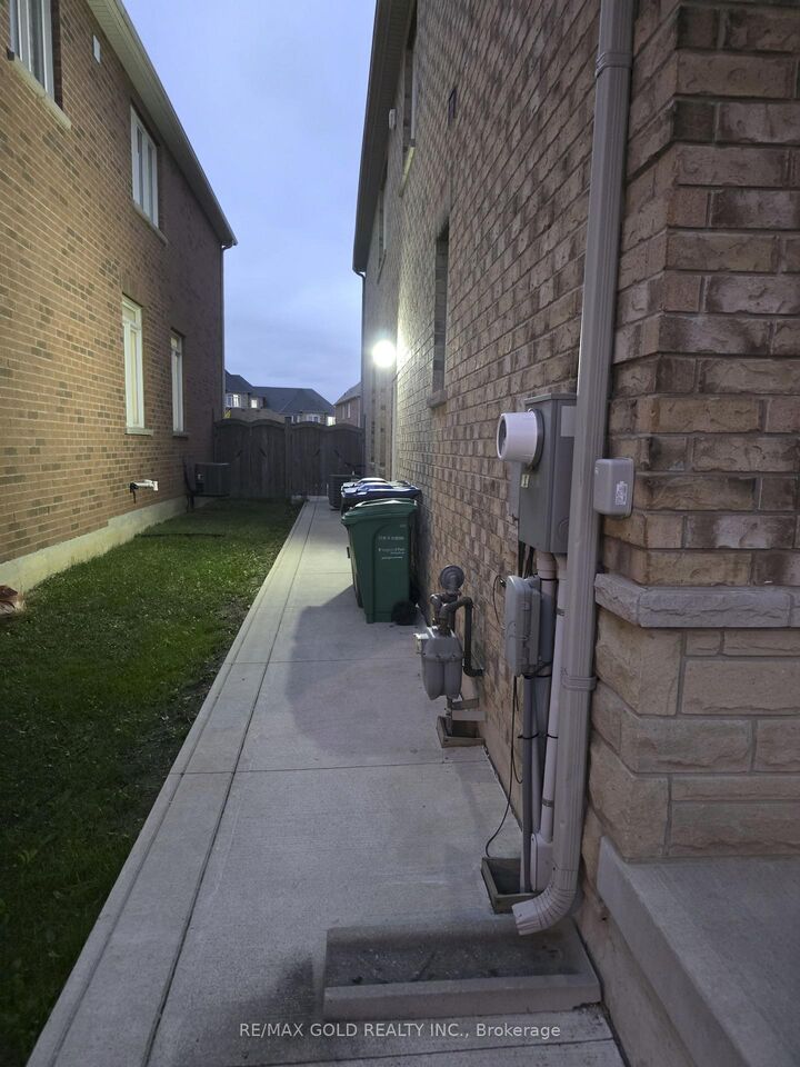 Property Photo:  37 Lorenzo Circle Basement  ON L6R 3N4 