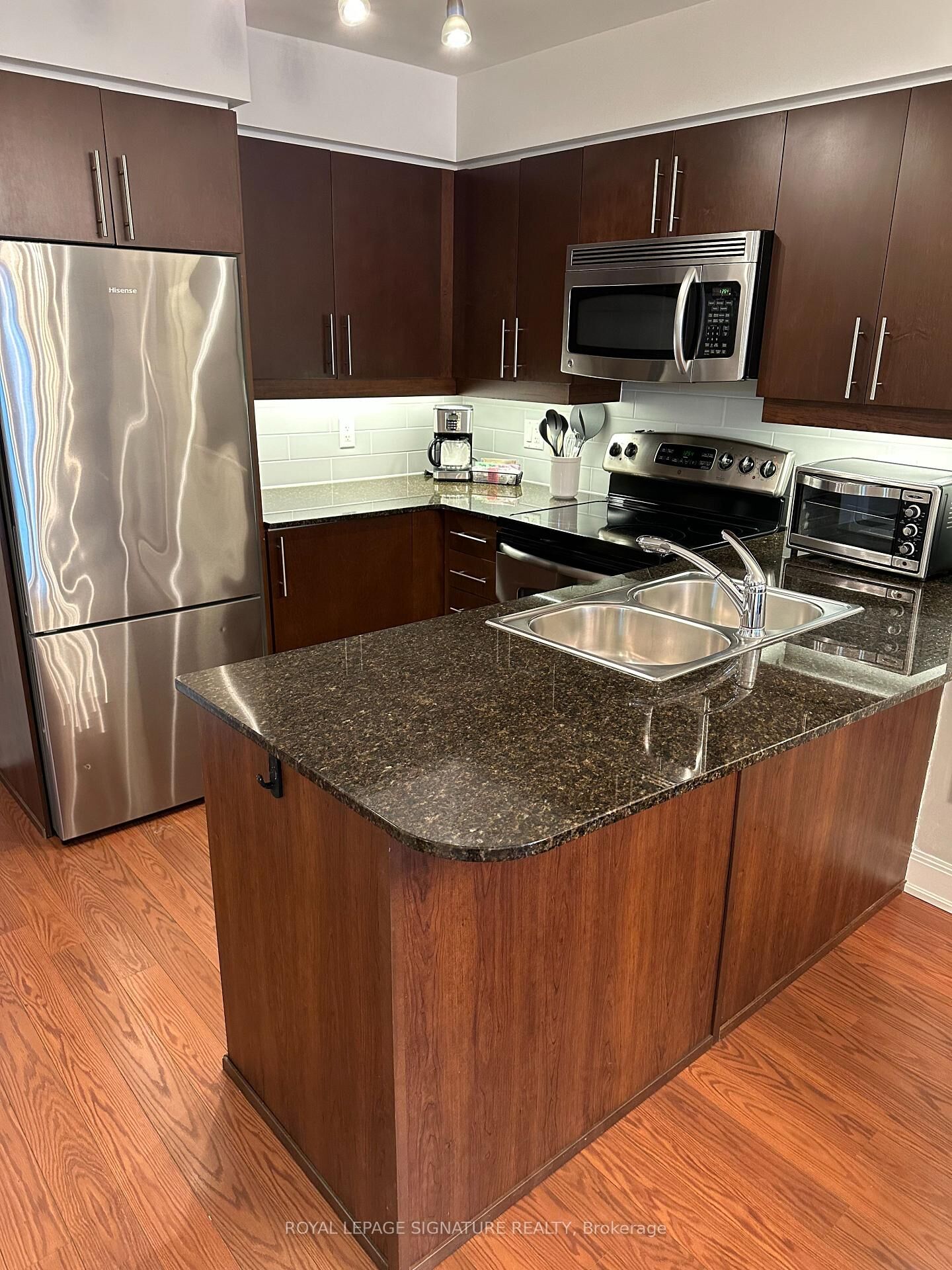 Property Photo:  2191 Yonge Street 1704  ON M4S 3H8 