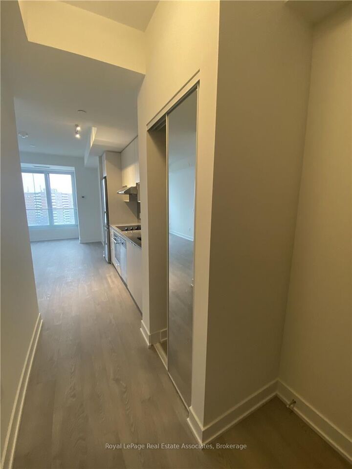 Property Photo:  7 Mabelle Avenue 1005  ON M9A 0C9 