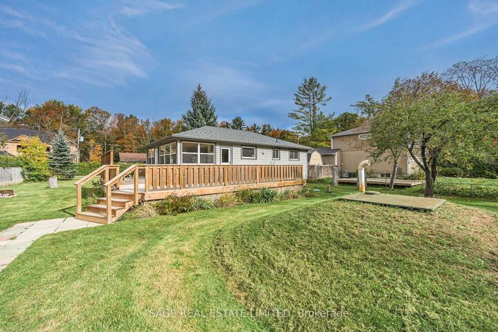Photo de la propriété: 256 Big Bay Point Road ON L9S 2P6