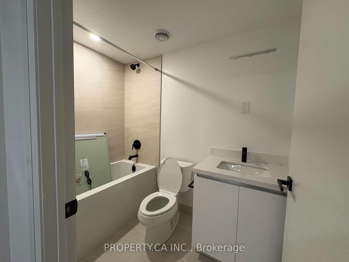 Property Photo:  4015 The Exchange Street 2802  ON L5B 0N9 