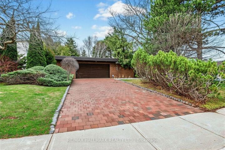 Property Photo:  16 Royal Oak Drive  ON M3C 2M2 